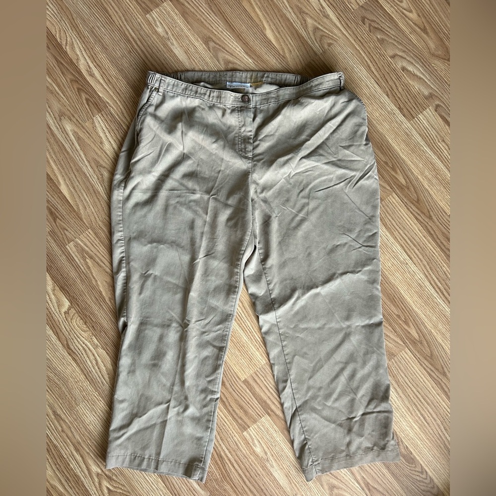 TanJay Khaki Crops/Capris | size 18W